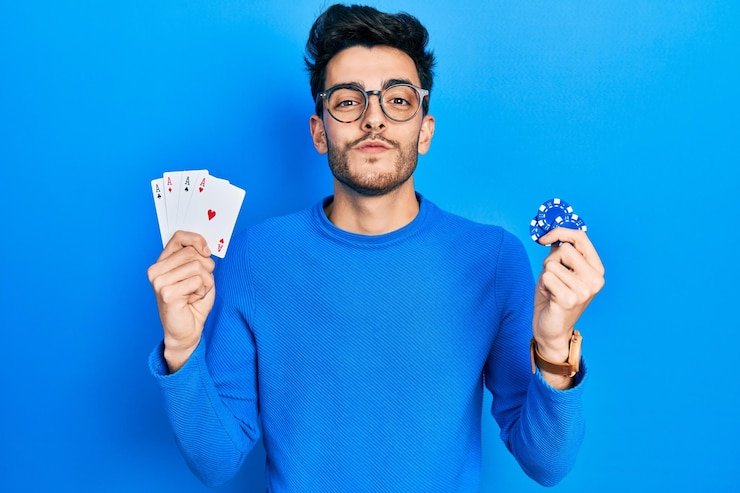 Meja Blackjack live dealer dengan kartu fisik dan dealer profesional di kdslot777